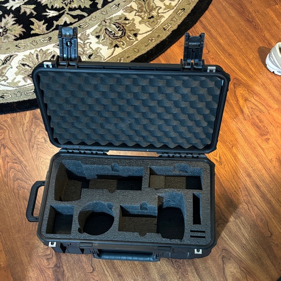 I series Black Hard Shell waterproof Camera Case with Stickers - Picture 4 of 5